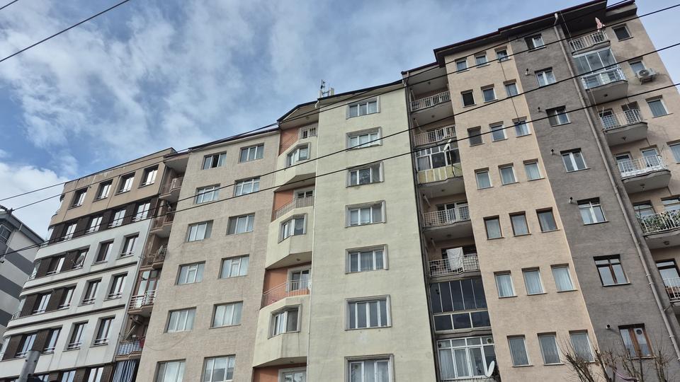 Çatıdan düşen işçi ağır yaralandı