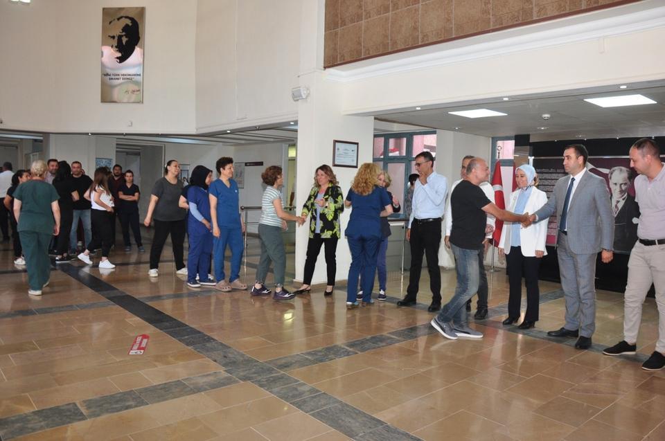 Aydın Devlet Hastanesi’nde bayram coşkusu: Sağlık çalışanları bayramlaştı