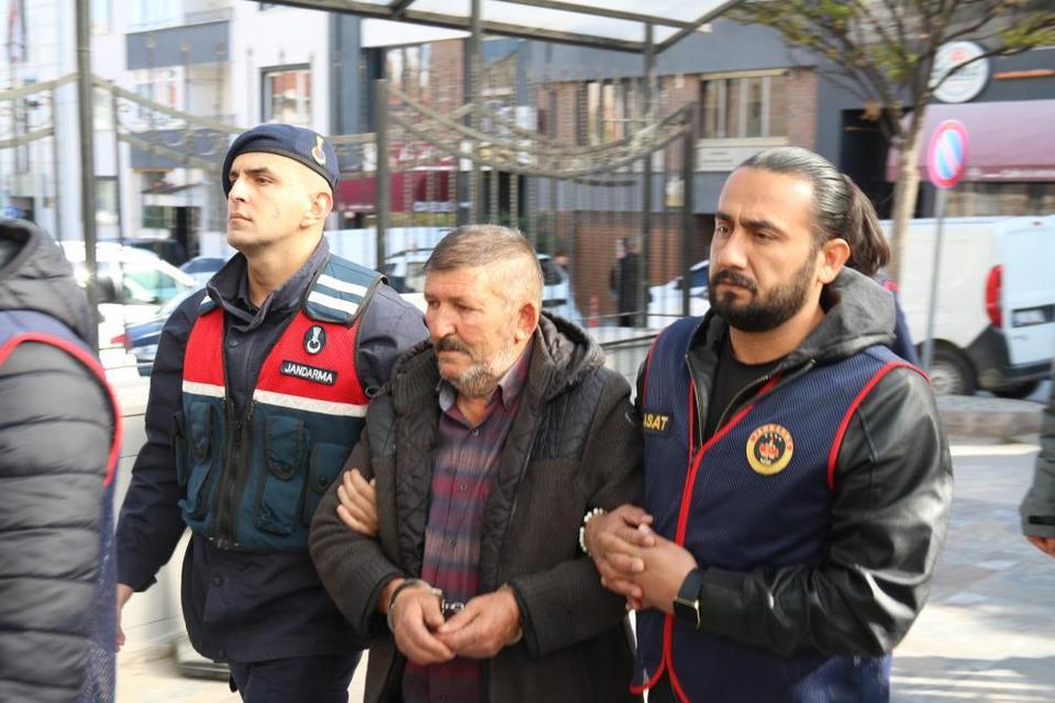 Kardeşini öldürüp ahıra gömdü