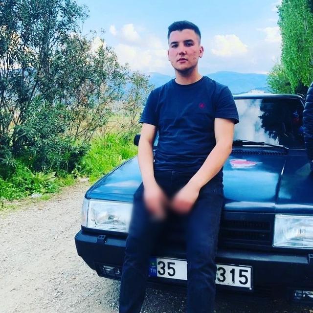 MANİSA'DA OTOMOBİL TARLAYA UÇTU: 1 ÖLÜ