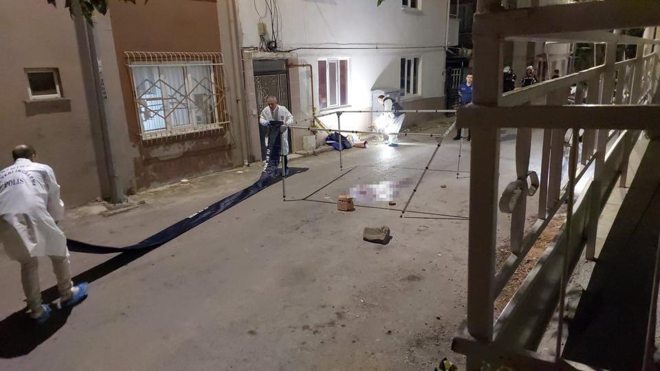 Camiden çıktı evine giderken silahlı saldırıda öldürüldü