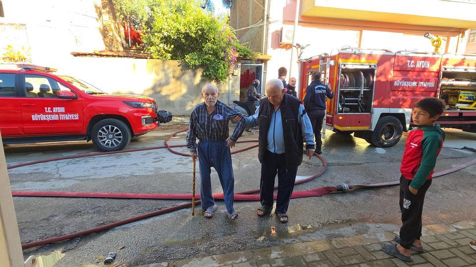 ELEKTRİKLİ BATTANİYE EVİ KÜLE ÇEVİRDİ, YAŞLI ADAM SON ANDA KURTULDU