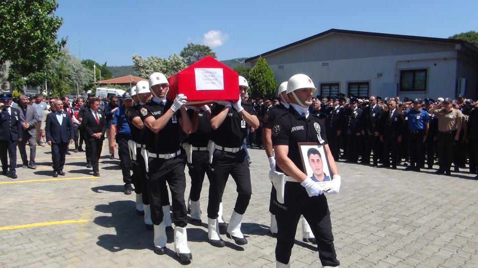 ŞEHİT POLİSE EŞİNDEN YÜREKLERİ DAĞLAYAN VEDA