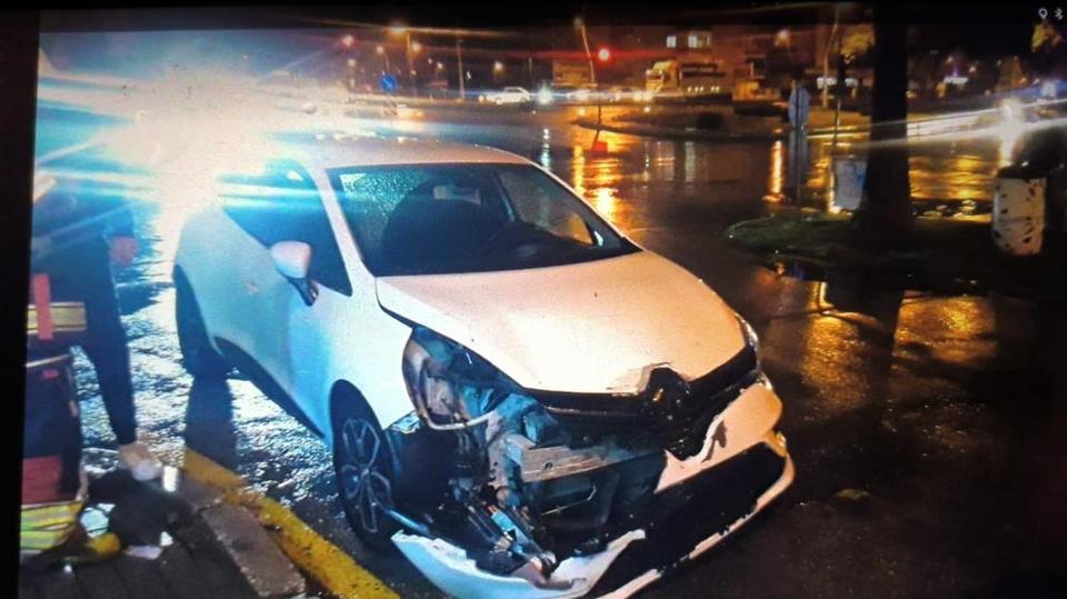 Otomobiller çarpıştı: 2 yaralı