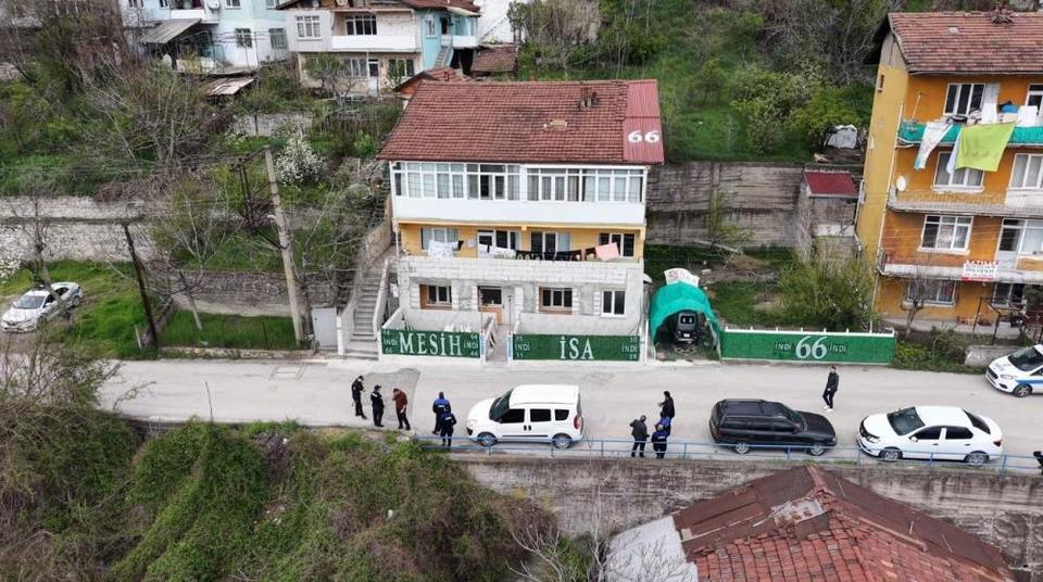 Evine dikkat çeken yazılar yazdı: İddiası gündem yarattı