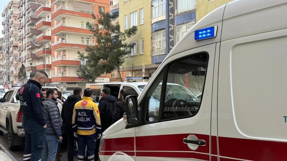 Dehşete düşüren olay: Sinir krizi geçiren anne, 2 aylık bebeğini pencereden attı