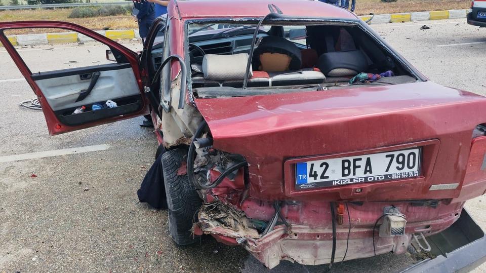 KONYA'DA 2 OTOMOBİL ÇARPIŞTI: 5 YARALI