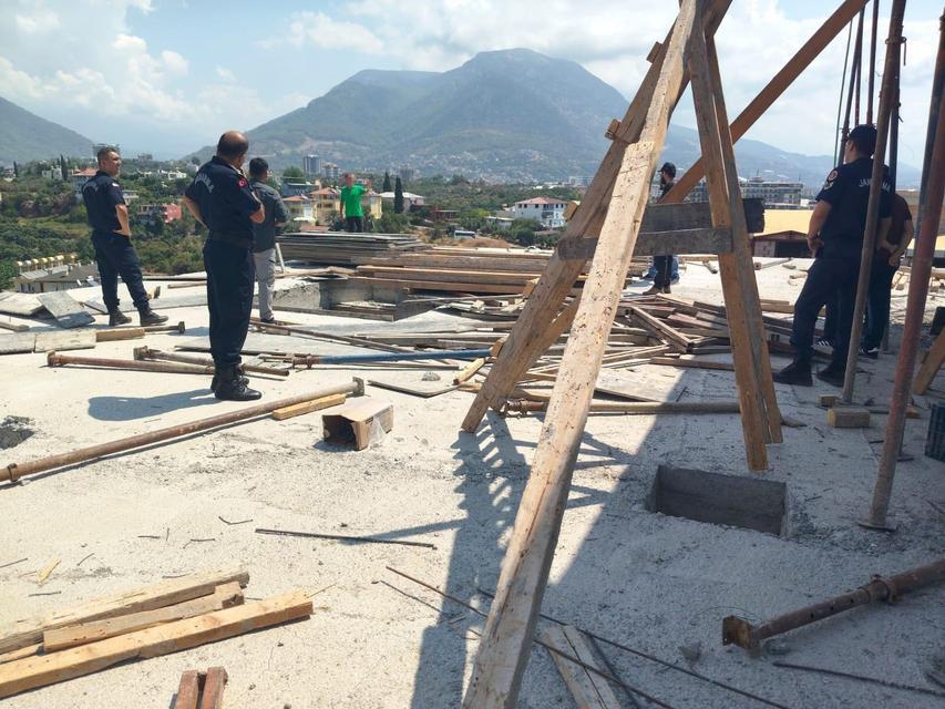 Eşini ve kayınvalidesini bıçakladıktan sonra canlı yayınladı