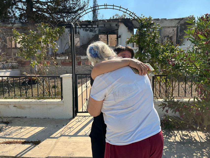40 YILLIK HATIRALARI KÜLE DÖNDÜ İZMİR'DEKİ YANGINDA EVLERİN YANDIĞI BÖLGE HAVADAN GÖRÜNTÜLENDİ