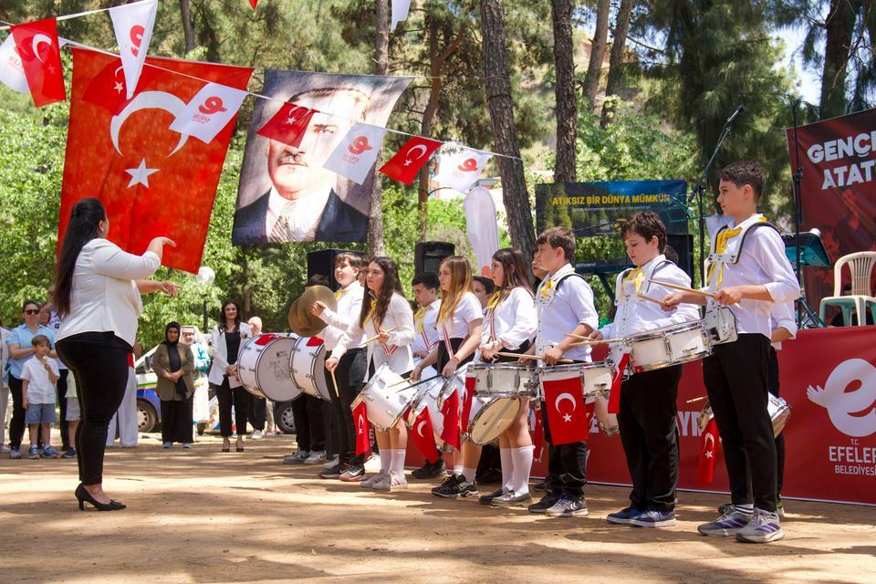 Efeler’de 19 Mayıs coşkusu Pınarbaşı’nda zirveye ulaştı