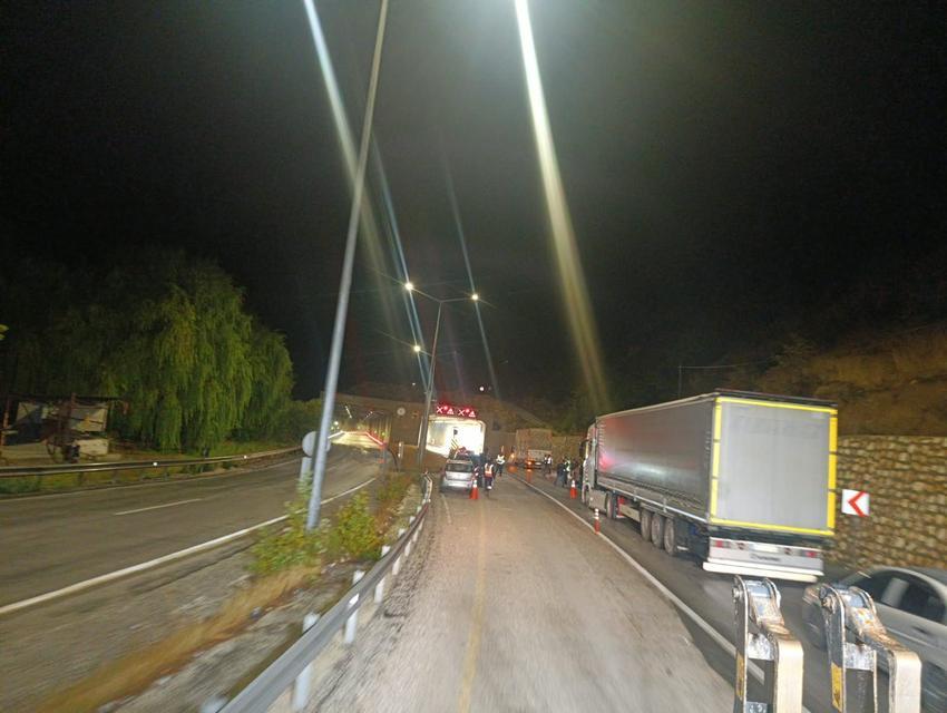 MALATYA'DA YAKIT TANKERİ TÜNELİ KİLİTLEDİ