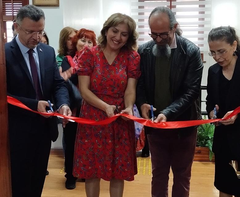 HALK KÜTÜPHANESİ ÇİNİ SERGİSİ'NE EV SAHİPLİĞİ YAPTI