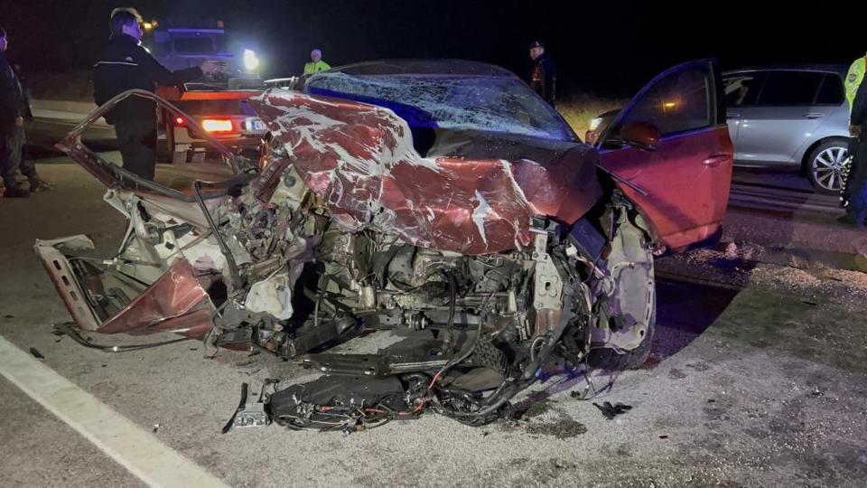 Polis kovalamacası can aldı: Ters yöne giren otomobil 5 kişiyi hayattan kopardı