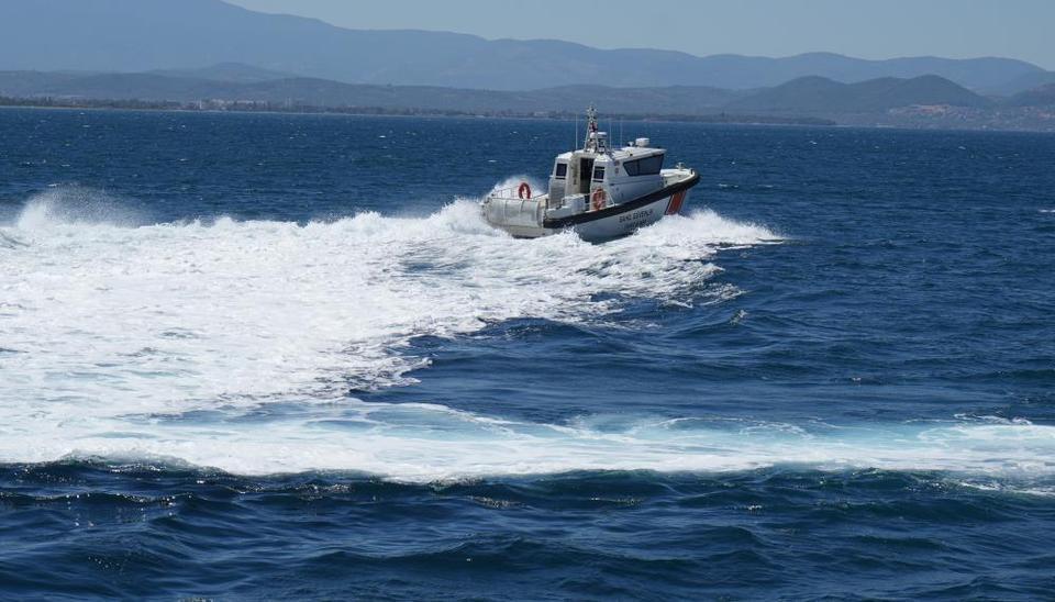 Terk edilmiş teknenin sahibini arama çalışmaları sürüyor