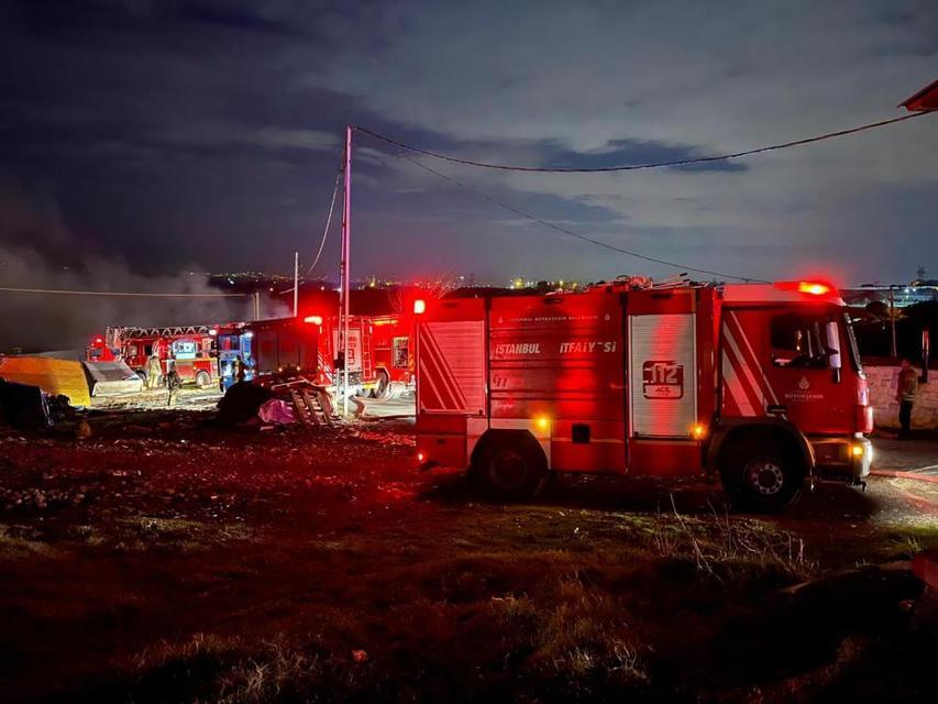 İki iş yeri alev alev yandı