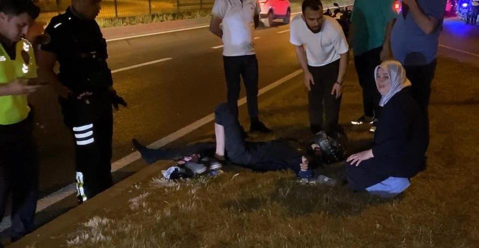 Motosiklet kazasında yaralanan gencin imdadına annesi yetişti