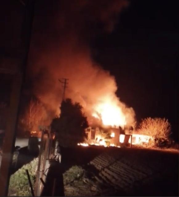 Tüplerin saklandığı ev alev aldı