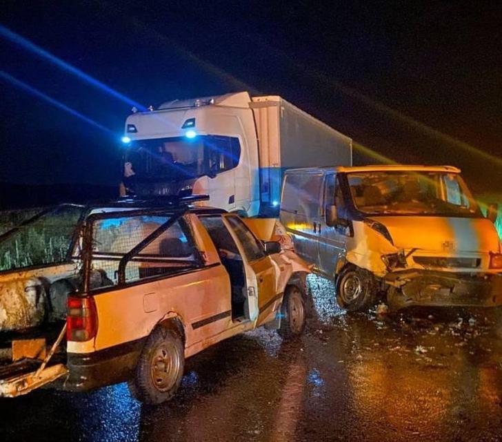 Pikap ile minibüs çarpıştı: 1 ölü