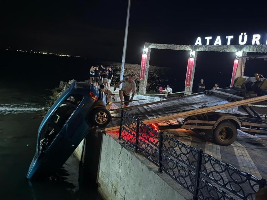 Otomobil su kanalında asılı kaldı: 1 yaralı