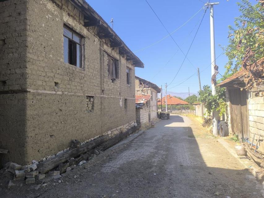 Yaşlı kadın evinde ölü olarak bulundu