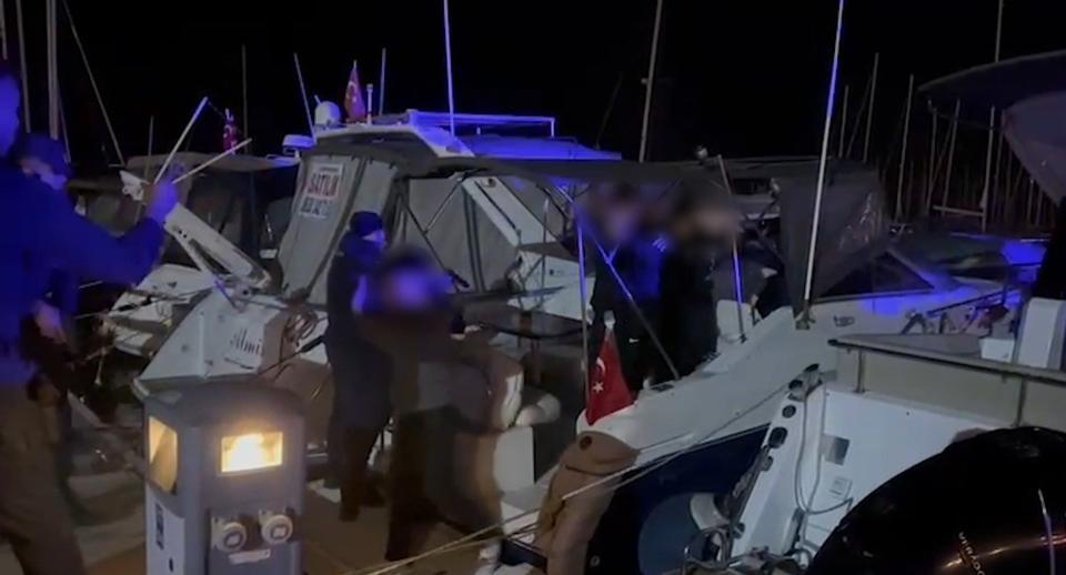 ORGANİZE SUÇ ÖRGÜTÜ ÜYELERİ YURTDIŞINA KAÇARKEN YAKALANDI