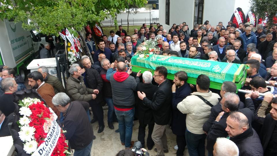Denizli’de meydana gelen trafik kazasında hayatını kaybeden tur rehberi Mehmet İlhan, Muğla’da gözyaşları içerisinde toprağa verildi.
