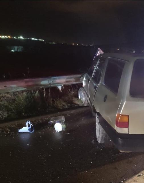 Kontrolden çıkan otomobil refüje çarptı, 1 kişi yaralandı