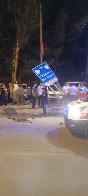 Kontrolden çıkan otomobil dehşet saçtı