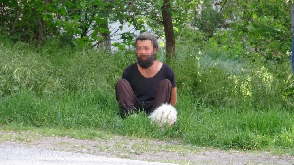 Annesinin cesediyle 2 hafta yaşadı