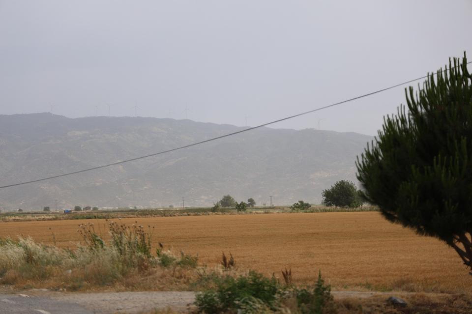 BİR ZAMANLAR TAŞAN MENDERES ŞİMDİ SUYA HASRET SUSUZ KALAN MENDERES'TE ADACIKLAR ORTAYA ÇIKTI