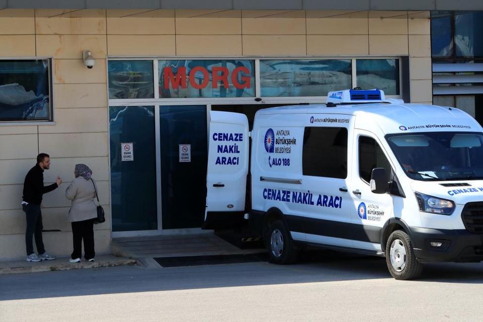 Bariyerlere çarpan motosikletli hayatını kaybetti