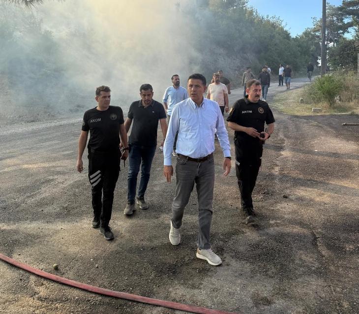 Kozan’da yangın söndürüldü, 3 yapı zarar gördü