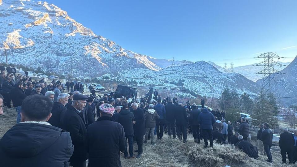 Kalp krizi geçiren öğretmen toprağa verildi