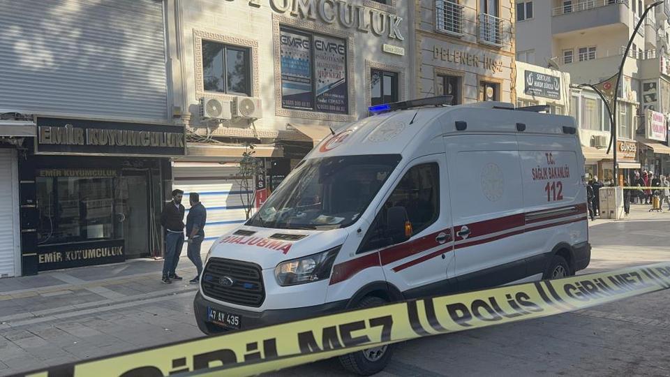 Kuyumcular arasında çıkan kavgada 3 kişi yaralandı