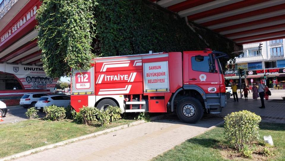 İtfaiye aracı kaza yaptı: 2'si itfaiyeci 3 yaralı