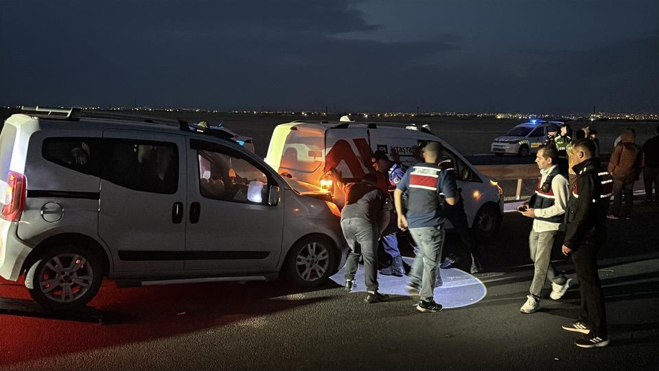 AKSARAY'DA KUM FIRTINASI ZİNCİRLEME KAZAYA NEDEN OLDU: 16 YARALI