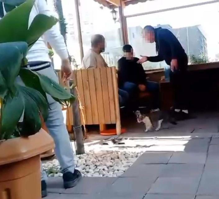 Hırsızlık yaptığı öne sürülen taksi şoförüne darp