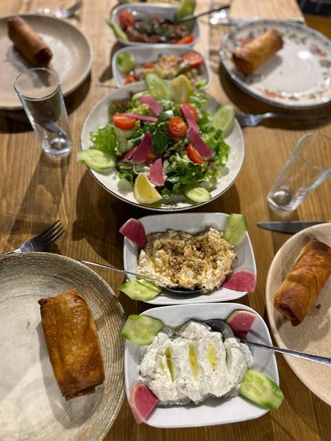 Aydın’ın Efeler ilçesinde yaklaşık iki yıl önce hizmete açılan Ah-Sen Yeni Nesil Meyhane, eğlencenin tek adresi. Aydın’da ilk ve tek olarak hizmete başlayan Ah-Sen Yeni Nesil Meyhane, nezih ortamıyla eğlenmek isteyenleri en iyi şekilde ağırlıyor.