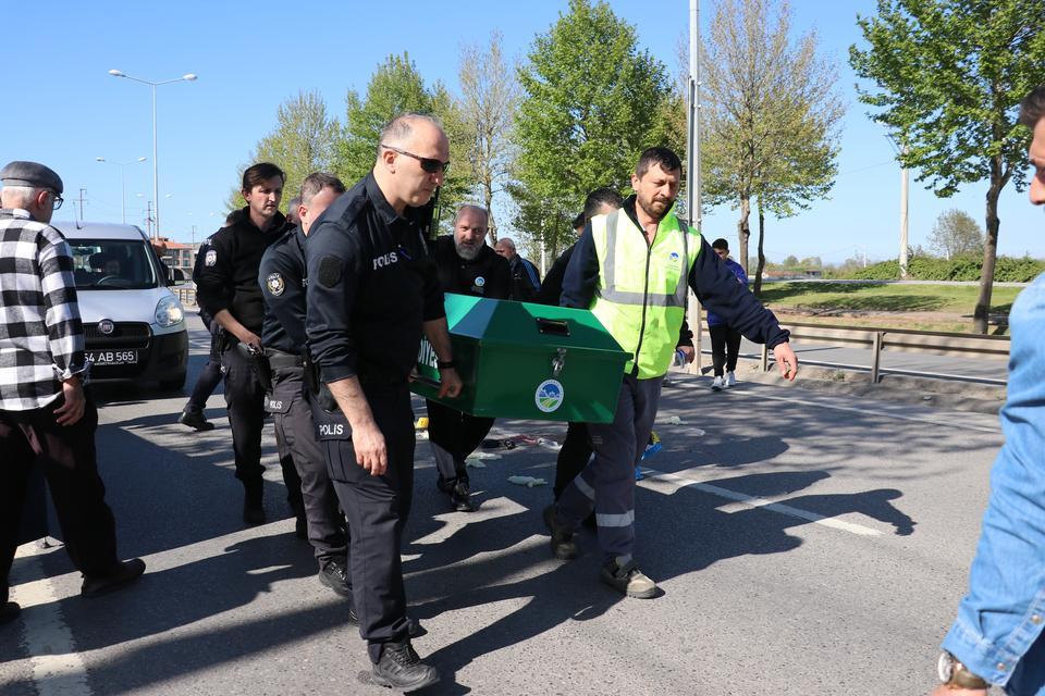 SAKARYA'DA FECİ KAZA, MOTOSİKLET İLE BİSİKLET ÇARPIŞTI: 1 ÖLÜ, 1 YARALI BİSİKLETİ ORTADAN İKİYE BÖLÜNEN SÜRÜCÜ OLAY YERİNDE HAYATINI KAYBETTİ