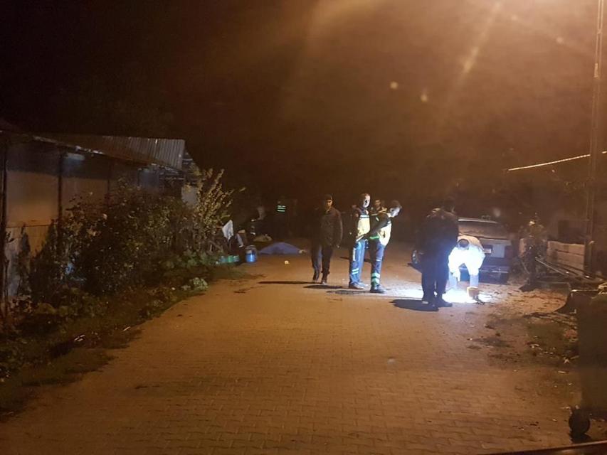 Tüfekle vuruldu, evinin önünde hayatını kaybetti
