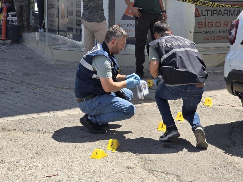 Adliye çıkışında 2 kişiyi silahla yaralayan zanlı yakalandı