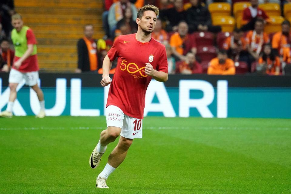 Fernando Muslera, Hatay mücadelesiyle Galatasaray kariyerinde 500. resmi maçına çıktı. Uruguaylı file bekçisi, sarı-kırmızılılar ile bugüne kadar Süper Lig’de 402, UEFA Şampiyonlar Ligi ve elemelerinde 53, Türkiye Kupası’nda 21, UEFA Avrupa Ligi ve elemelerinde 17 ve TFF Süper Kupa’da da 7 karşılaşmada forma giydi.