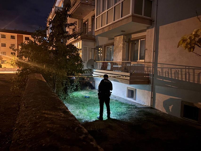Dördüncü kattan düşen kadın hayatını kaybetti