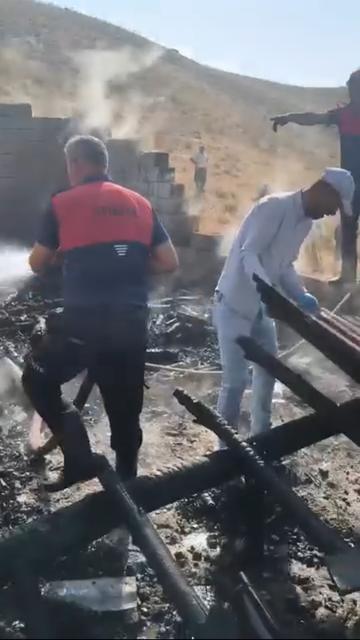 Çıkan yangında bir ev kullanılamaz hale geldi