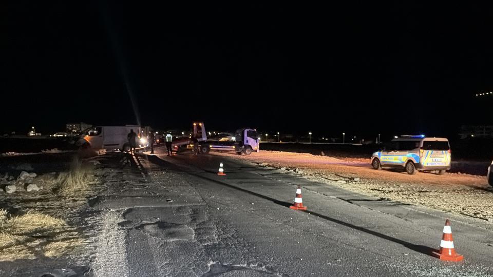 Kaza sonrası aracı bırakıp kaçtılar