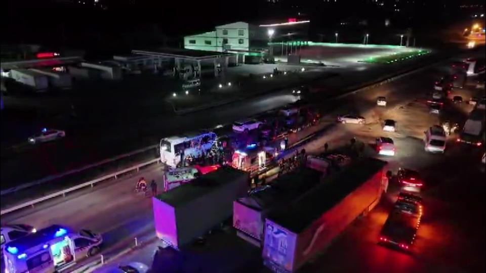 Zincirleme kaza: Çok sayıda yaralı var