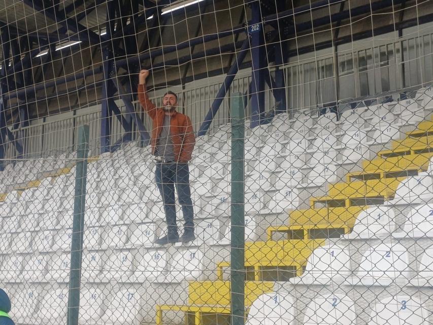 600 kilometre yol kat edip takımını tek başına destekledi