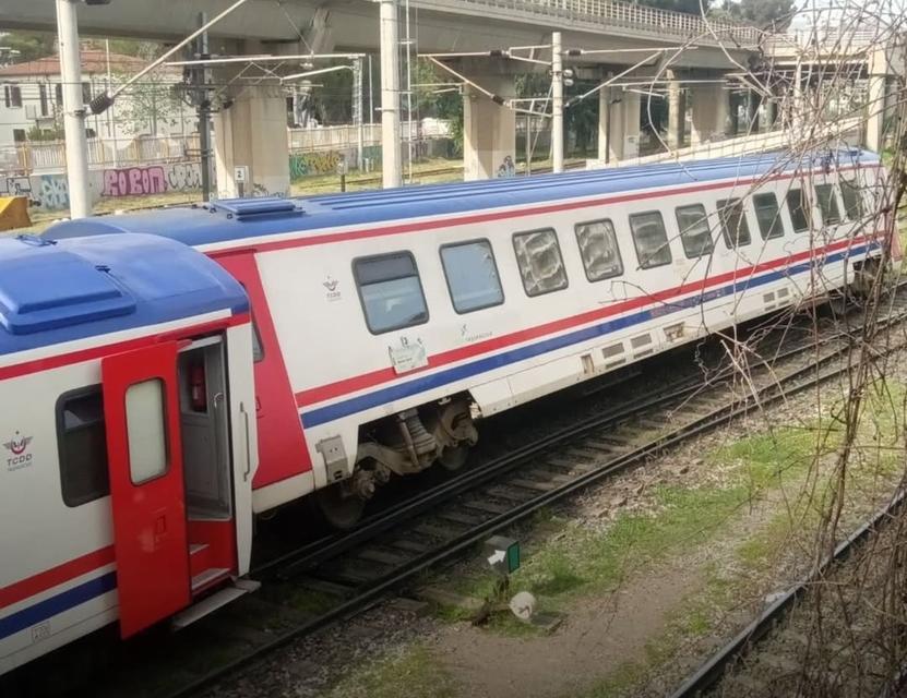 İzmir'de vagon raydan çıktı
