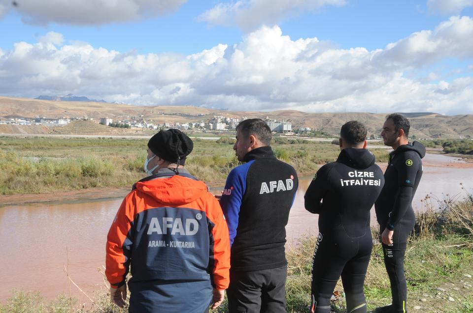 DİCLE NEHRİ'NDE KAYBOLDUĞU DEĞERLENDİRİLEN ÇOCUK ARANIYOR