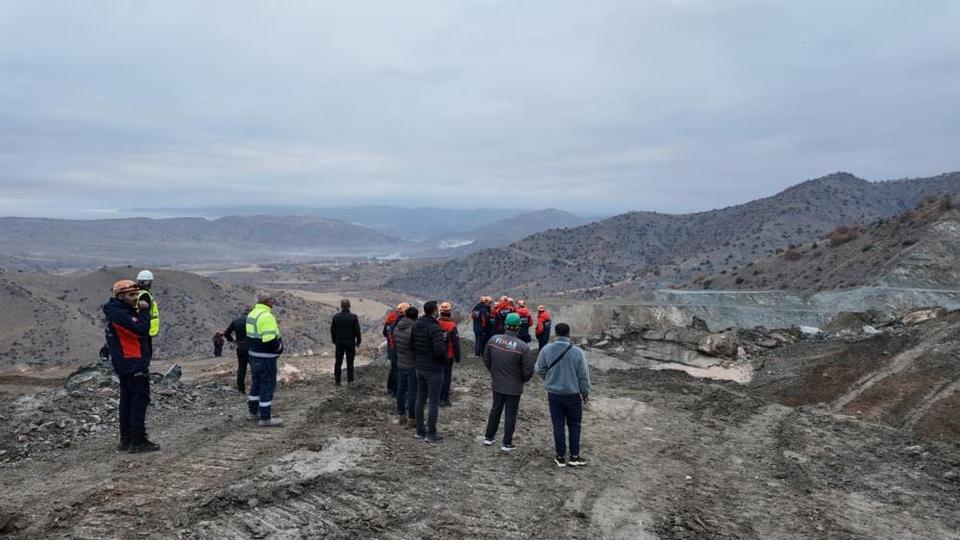 Göçük altında kalan işçiyi kurtarma çalışmaları devam edecek